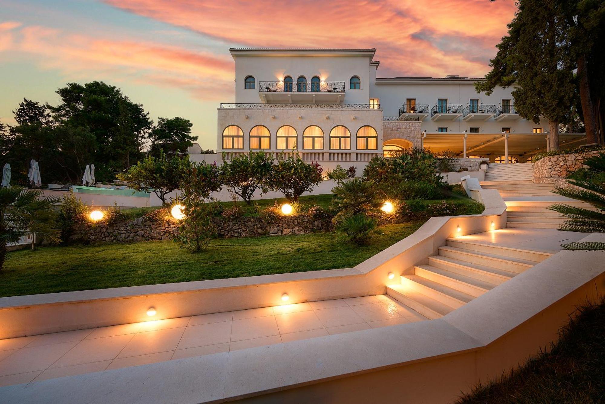 Hotel Moeesy, Blue & Green Oasis Hvar Town Exterior foto