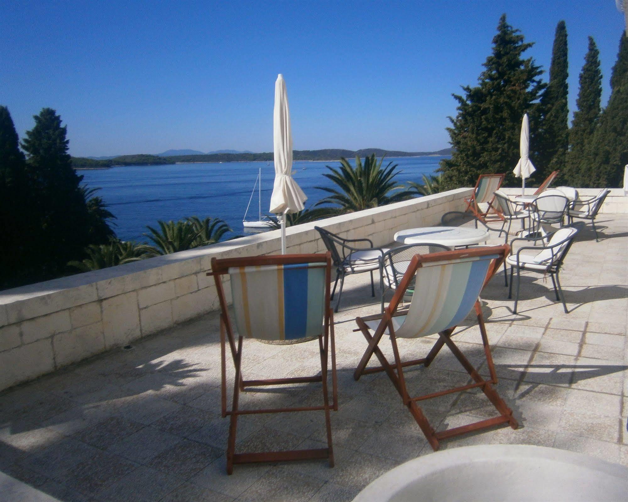 Hotel Moeesy, Blue & Green Oasis Hvar Town Exterior foto
